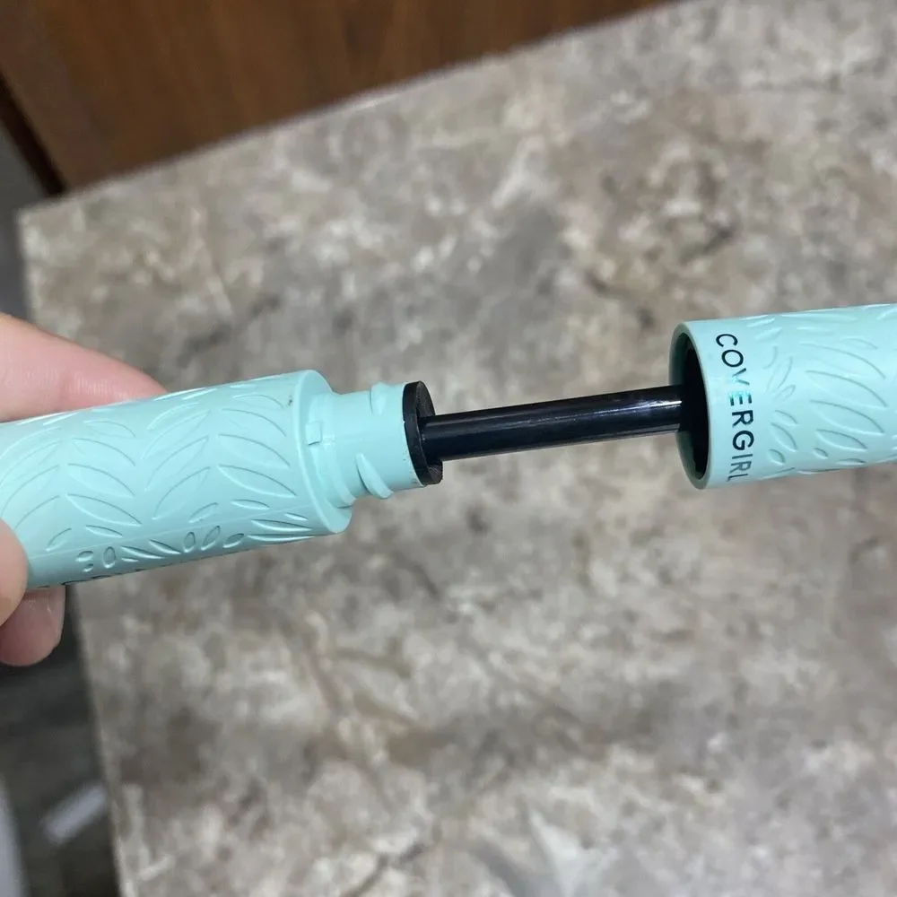 Covergirl Lash Blast‎ Cleantopia Mascara 810 Black Brown 0.32 fl NWOB